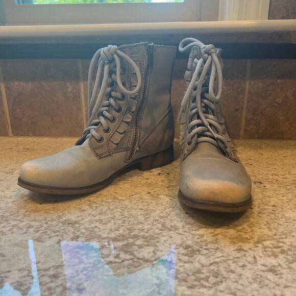 Betsey Johnson Distressed Lace Up Baby Blue Ruffle Side Zipper Combat Boots 6.5 - Picture 1 of 9